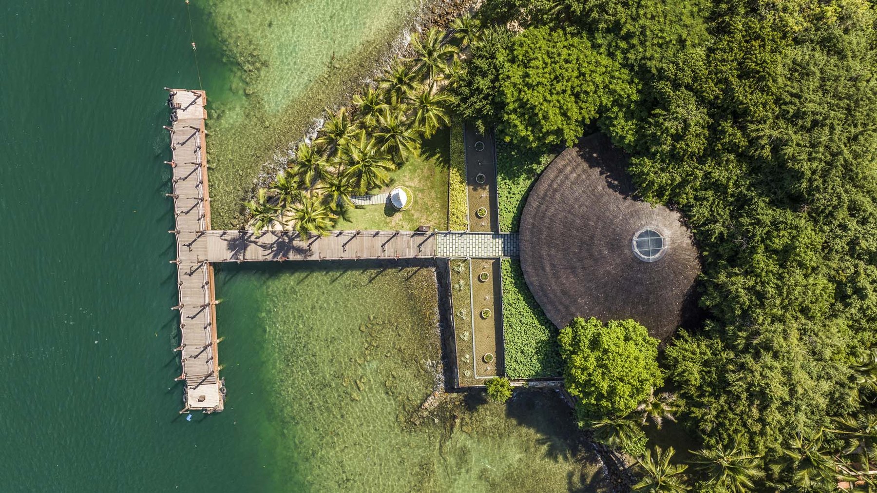 Аэро-фото пирса Hon Tam и воды вокруг острова